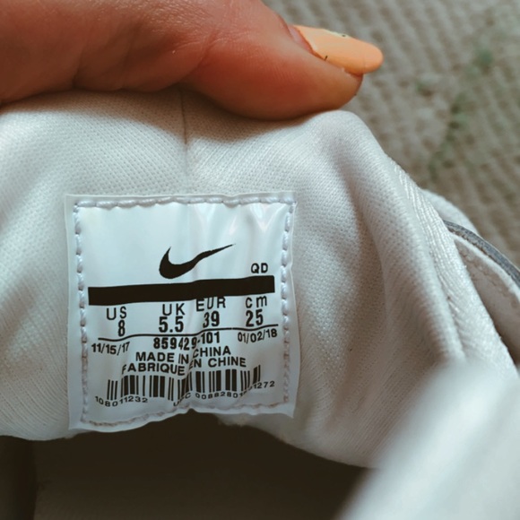 Women’s Nike Air Haurache - Picture 3 of 4